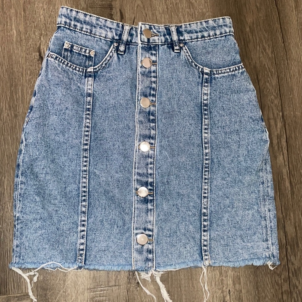 H&M’s skirt
